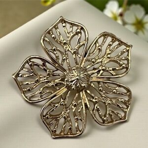 Vintage Ornate Elegant Gold Tone Feminine Floral Estate Collection Brooch